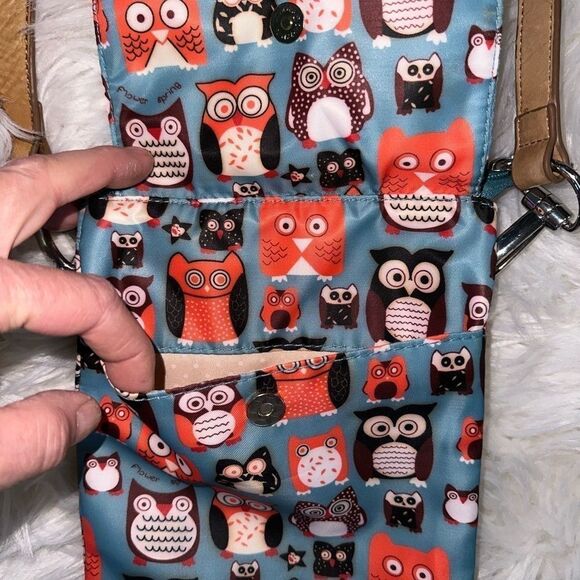 🦉 Chumbak Owl Print Crossbody Bag
Adorably functional & full of pockets! - Picture 4 of 6